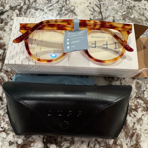 DIFF Blue-Light Blocking Glasses - Picture 7 of 12